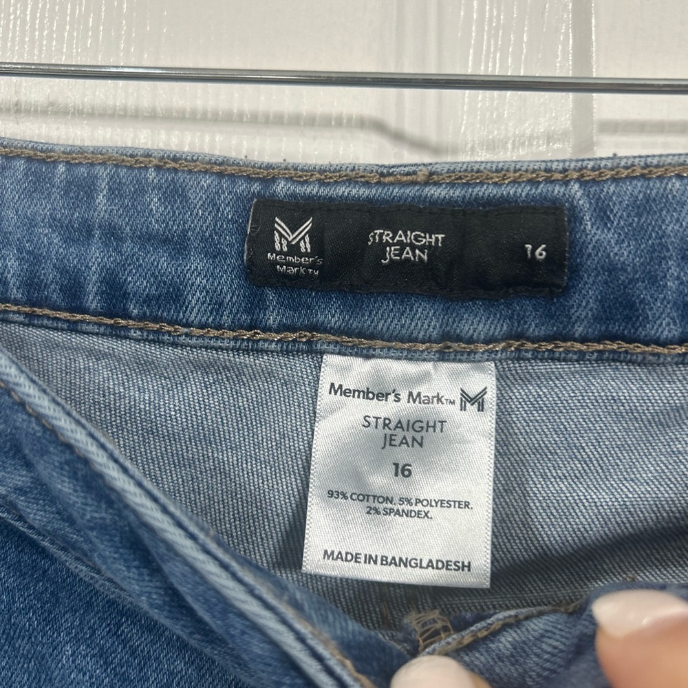 Woman’s high rise straight jeans. - Picture 2 of 4